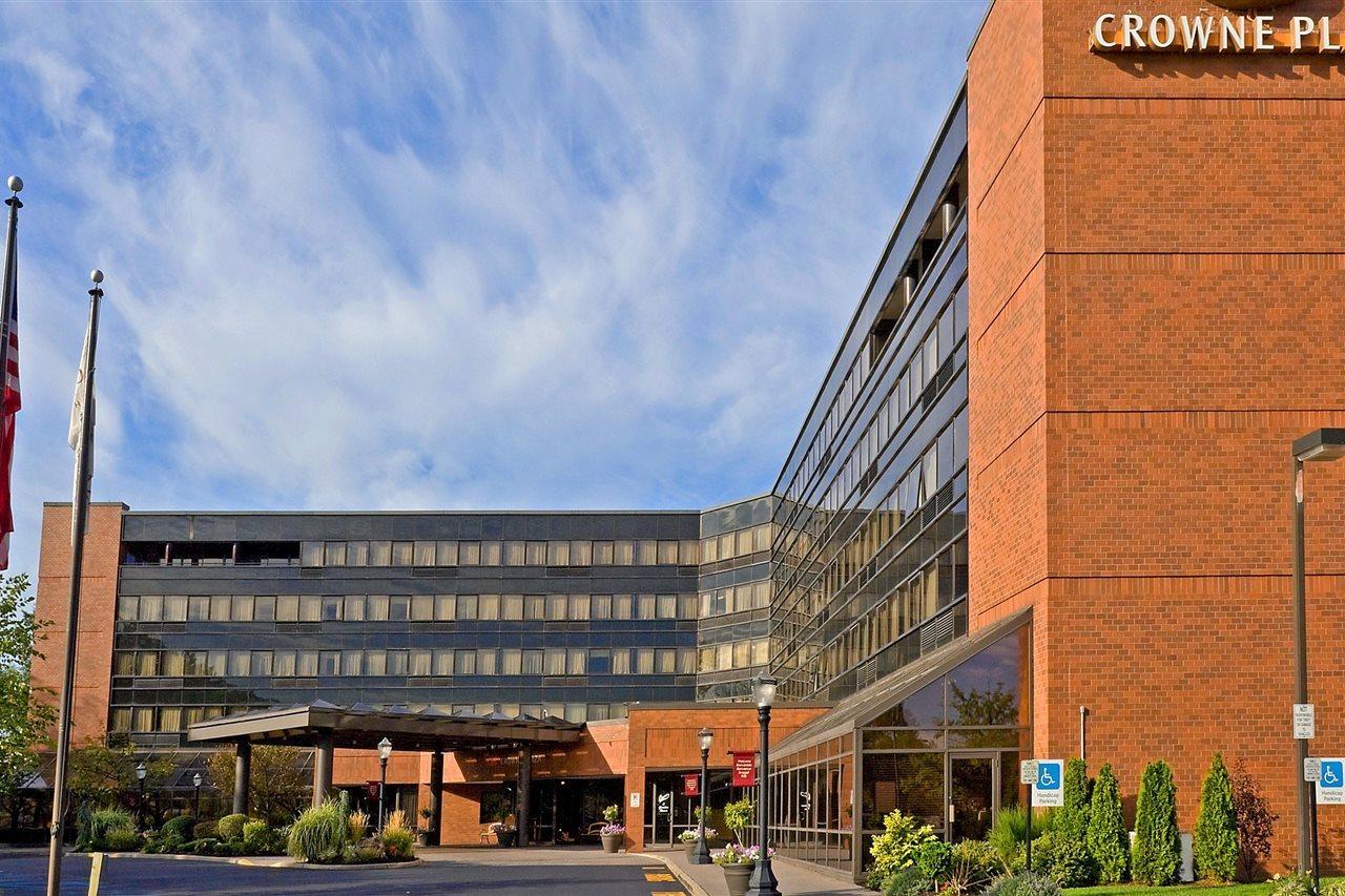 Отель Crowne Plaza Edison By Ihg Экстерьер фото