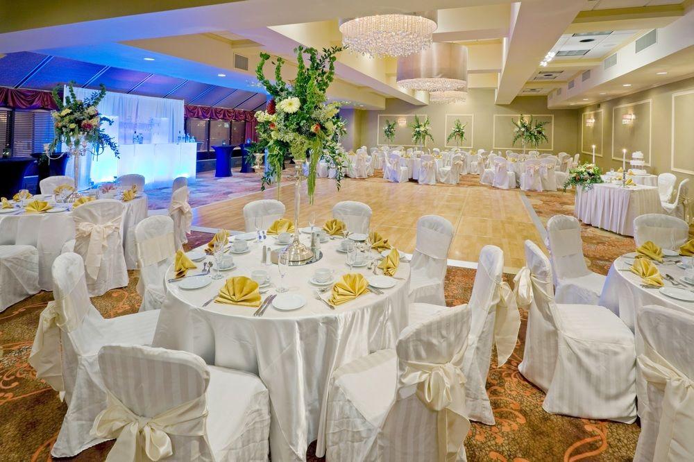 Отель Crowne Plaza Edison By Ihg Экстерьер фото