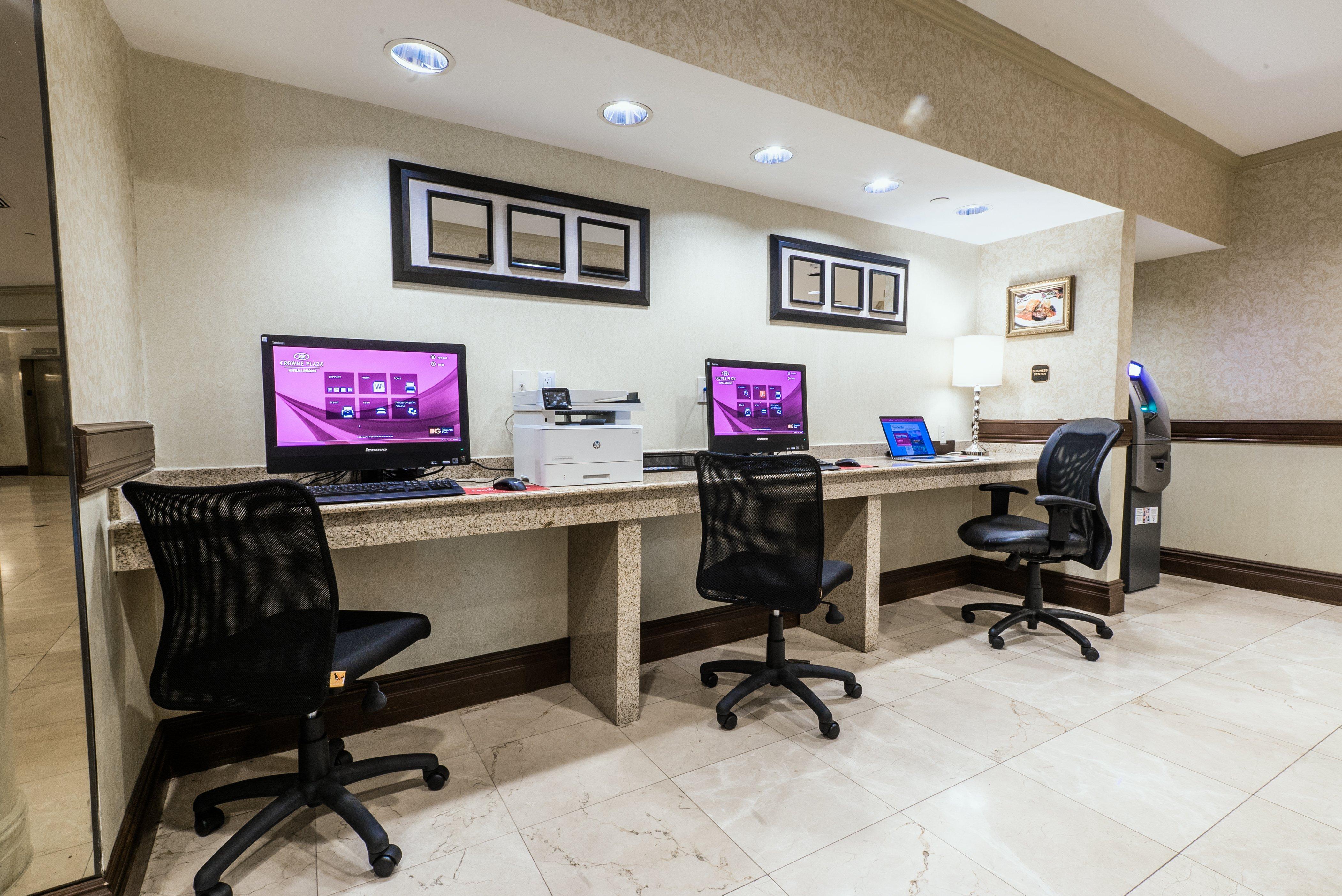 Отель Crowne Plaza Edison By Ihg Экстерьер фото