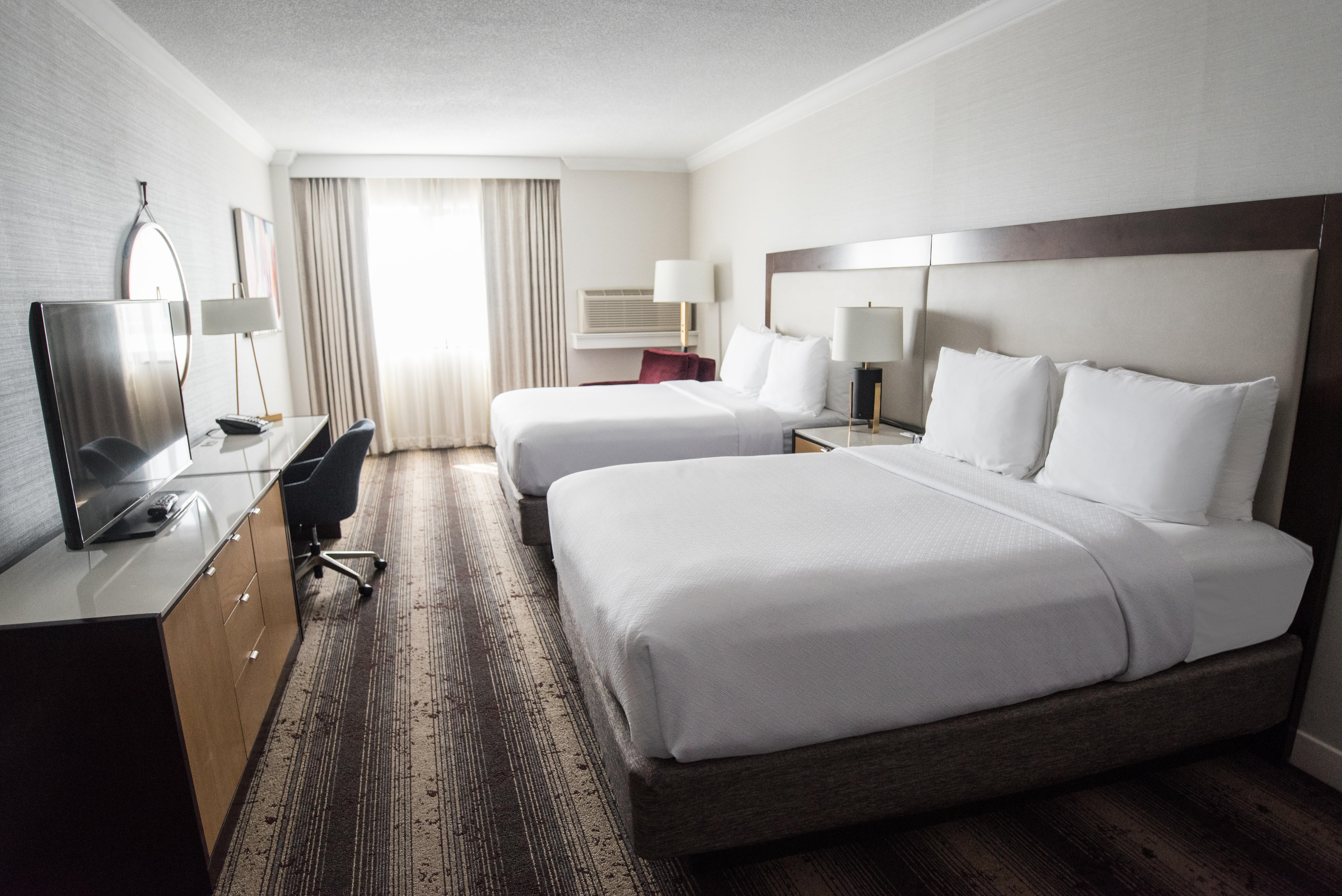 Отель Crowne Plaza Edison By Ihg Экстерьер фото