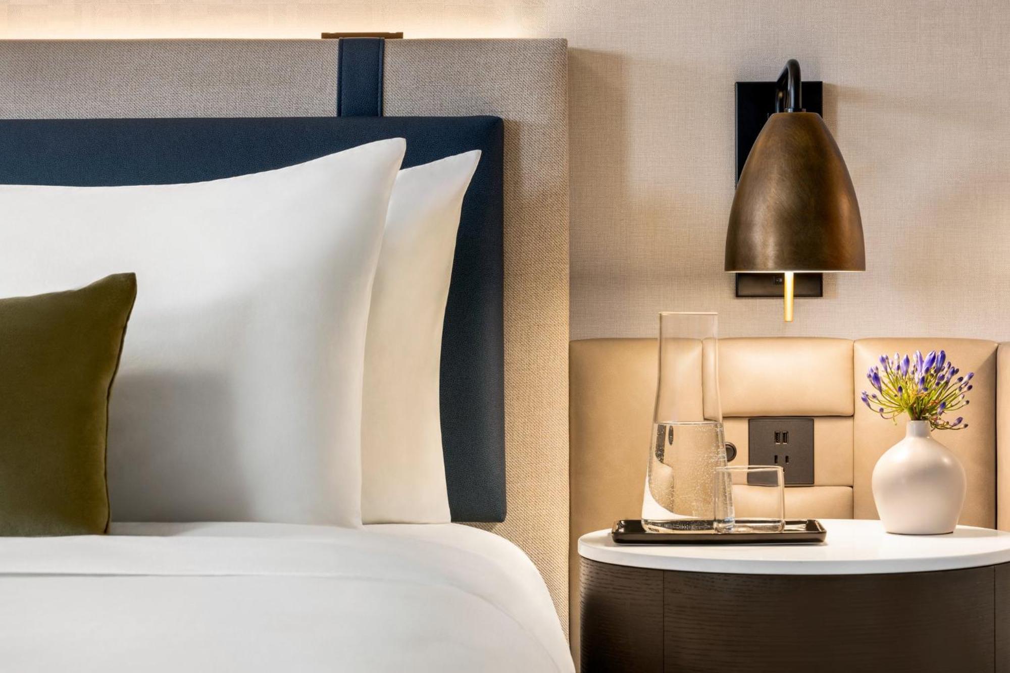 Отель Crowne Plaza Edison By Ihg Экстерьер фото