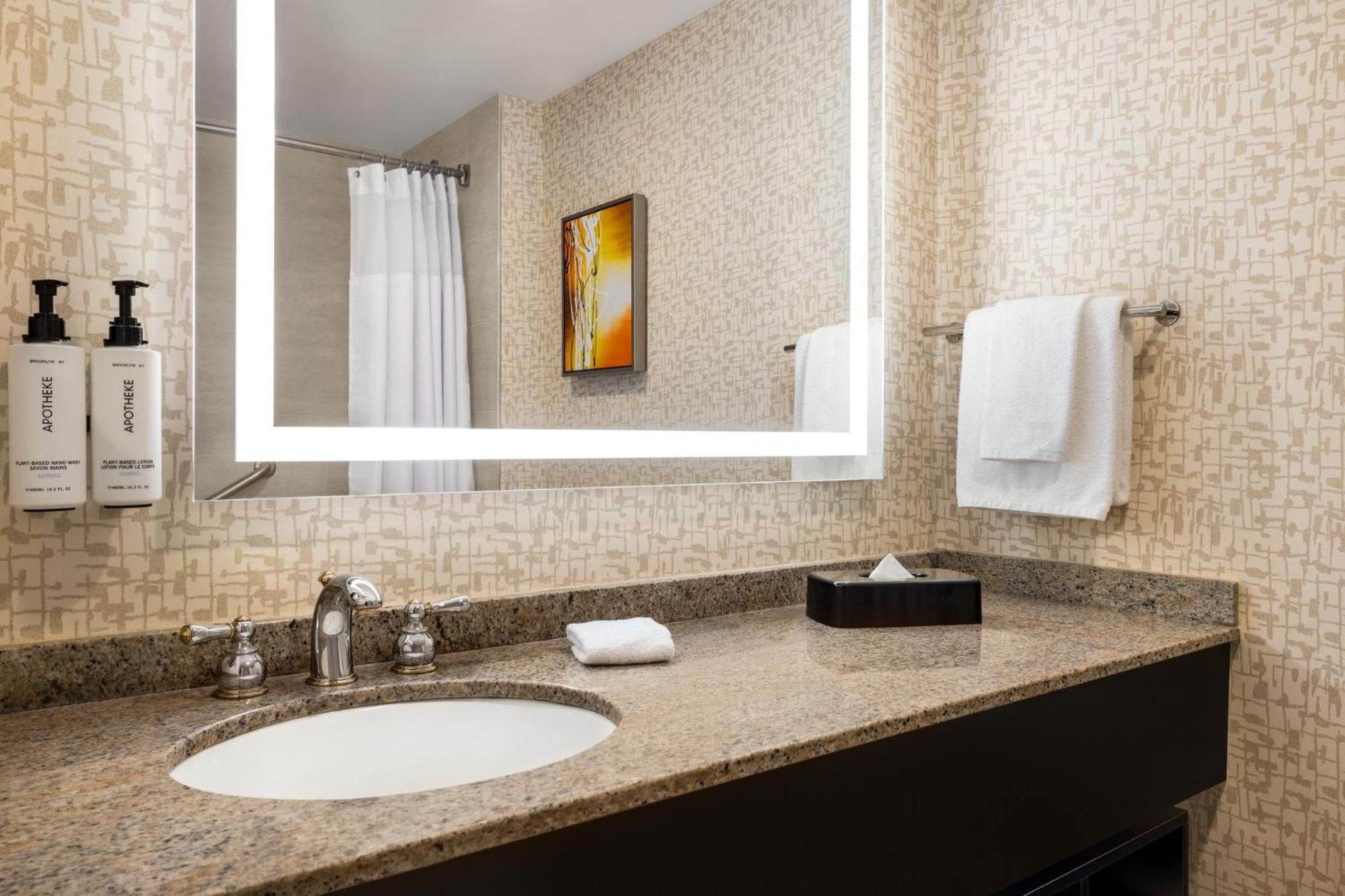 Отель Crowne Plaza Edison By Ihg Экстерьер фото