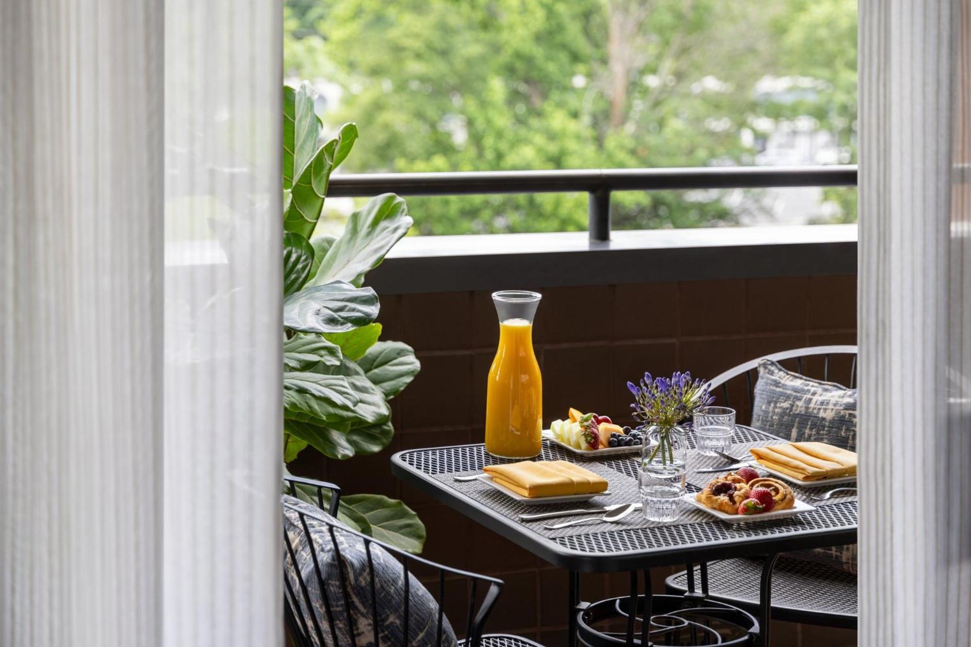 Отель Crowne Plaza Edison By Ihg Экстерьер фото