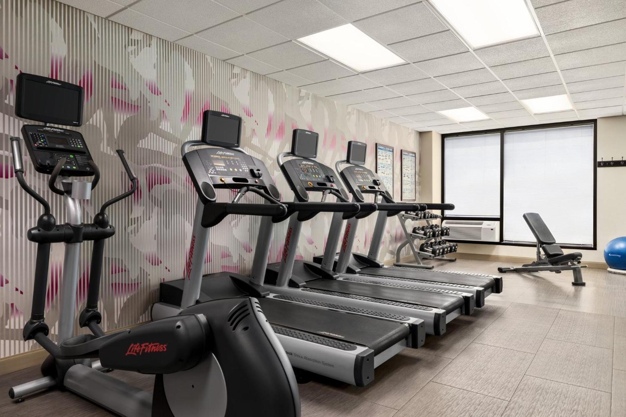 Отель Crowne Plaza Edison By Ihg Экстерьер фото