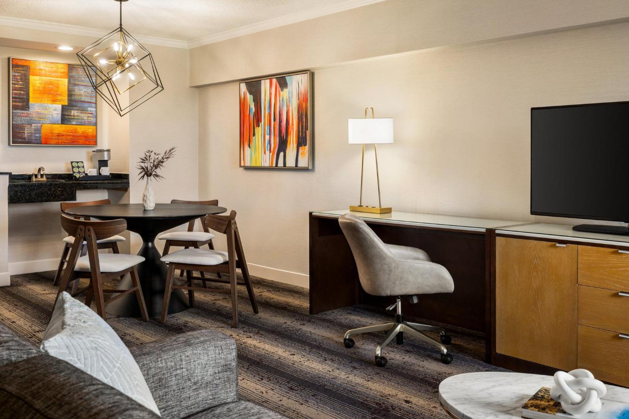 Отель Crowne Plaza Edison By Ihg Экстерьер фото