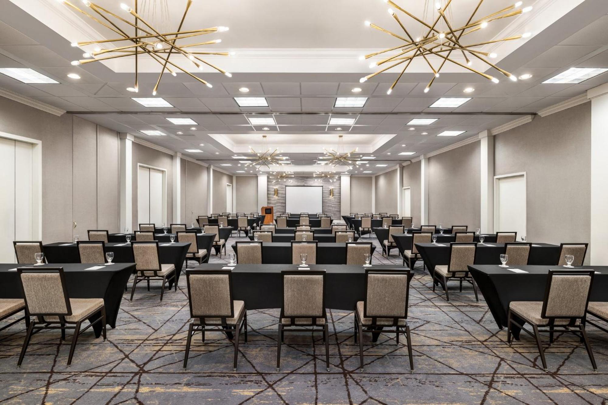 Отель Crowne Plaza Edison By Ihg Экстерьер фото