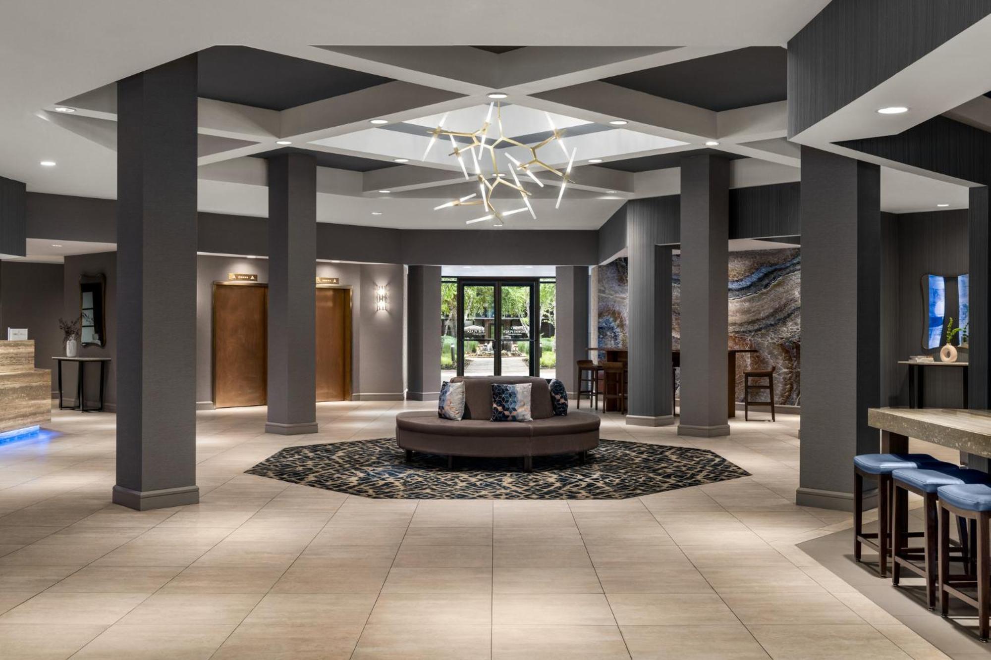 Отель Crowne Plaza Edison By Ihg Экстерьер фото