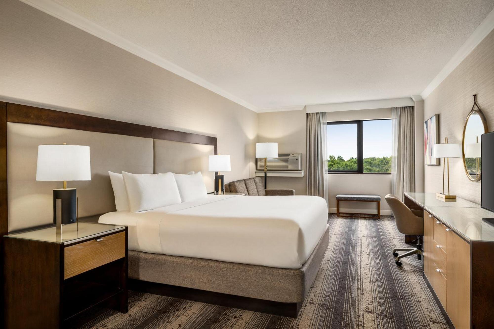 Отель Crowne Plaza Edison By Ihg Экстерьер фото