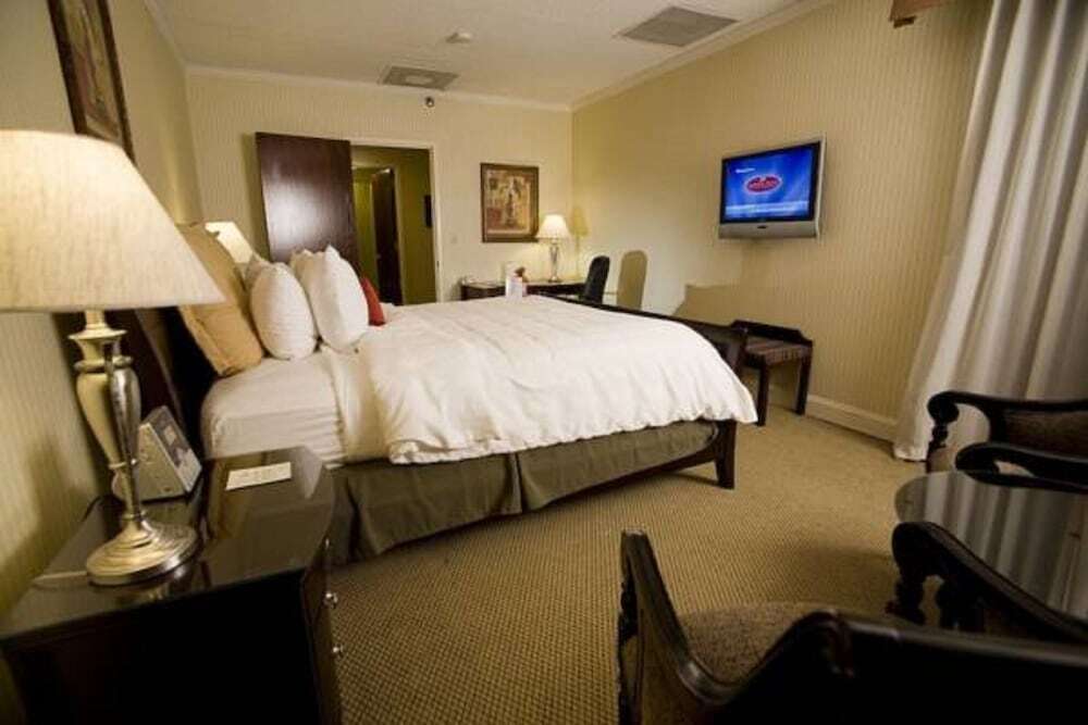 Отель Crowne Plaza Edison By Ihg Экстерьер фото